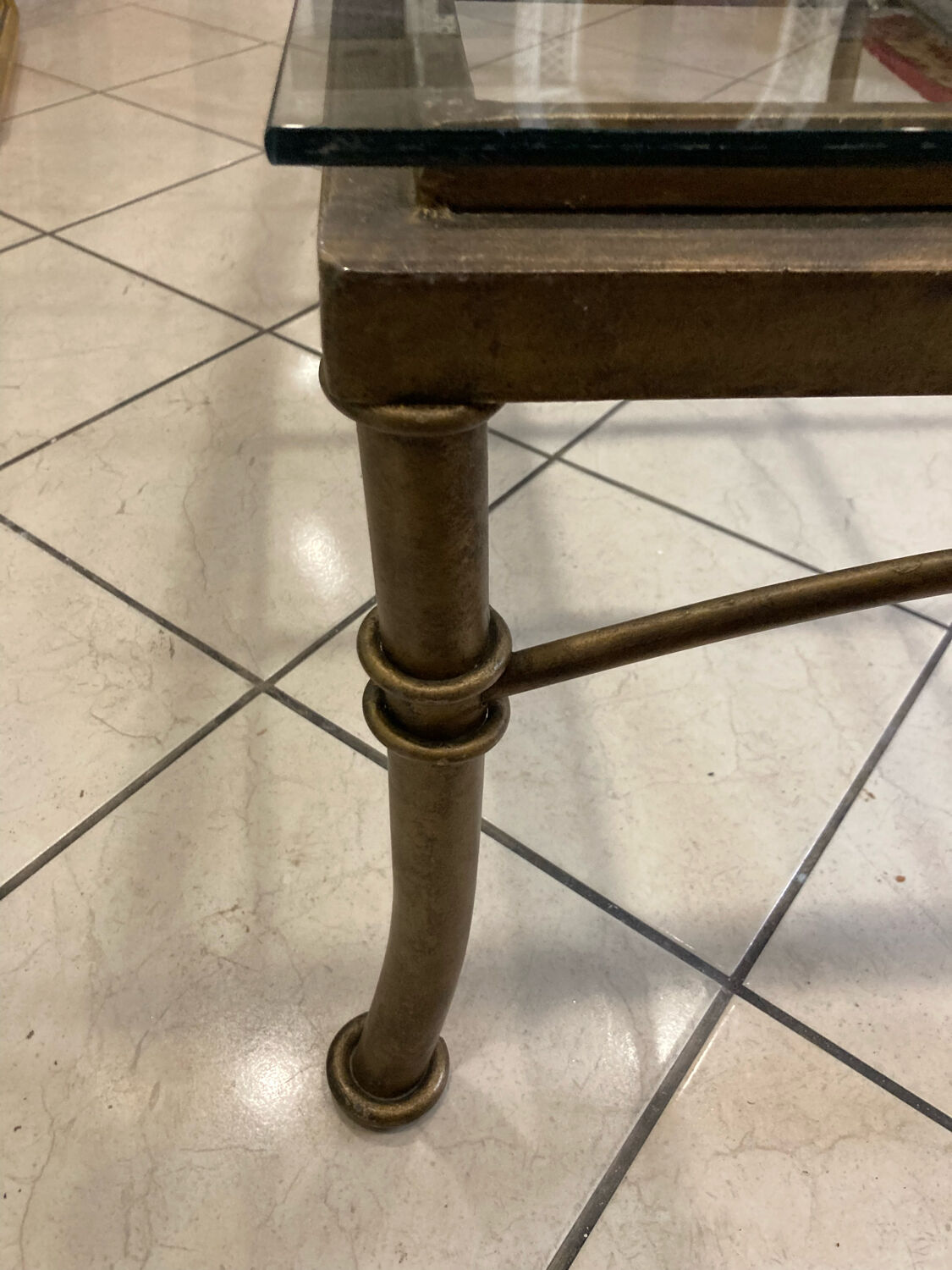 Table basse en fer et plateau en verre