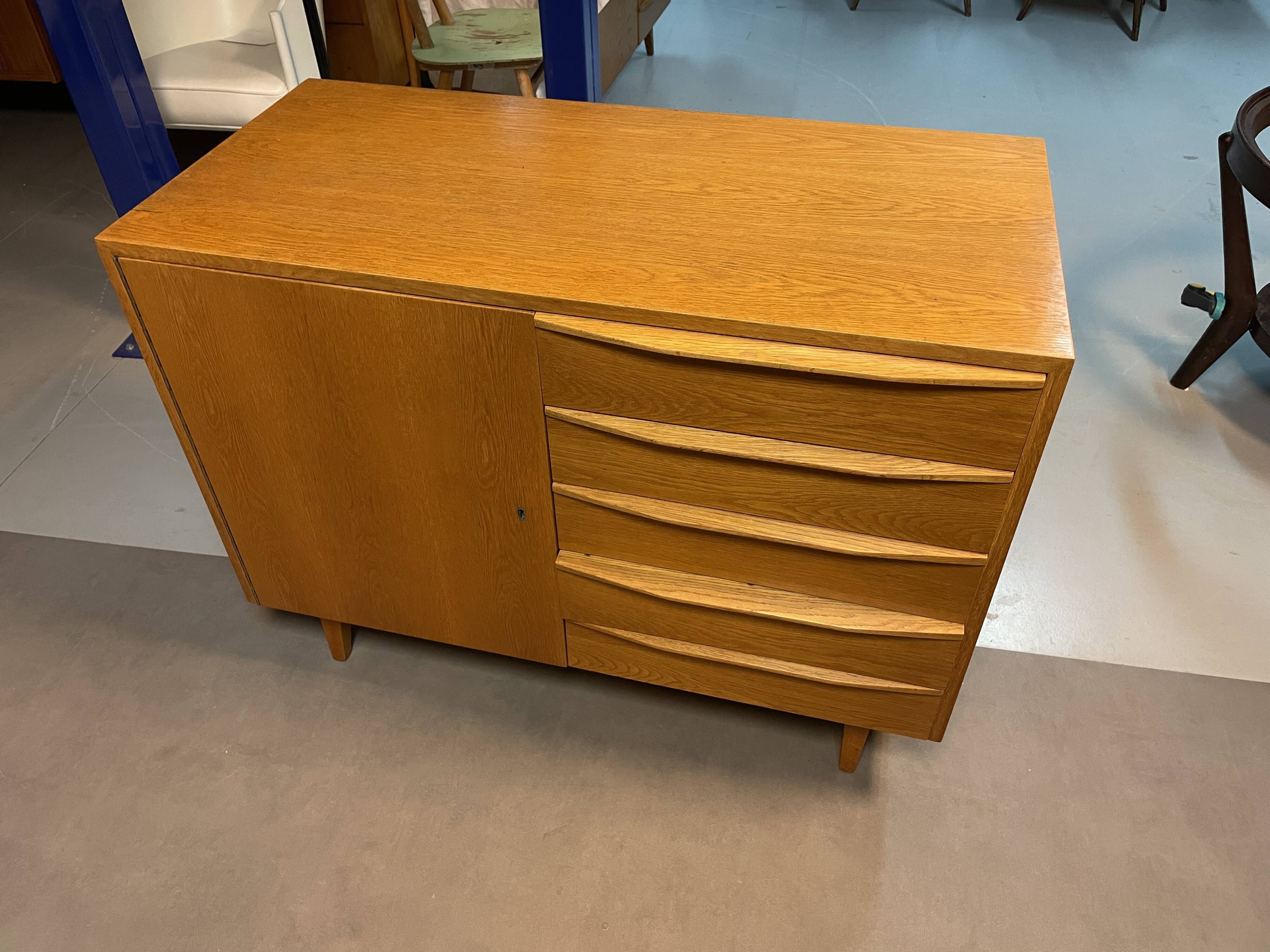 Czech vintage dresser edited by Drevozpracujici podnik, 1960