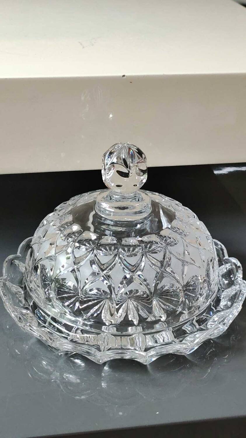 Butter dish/Cheese bell. Dome/Nachtmann shape. Crystal. Diameter 19 cm