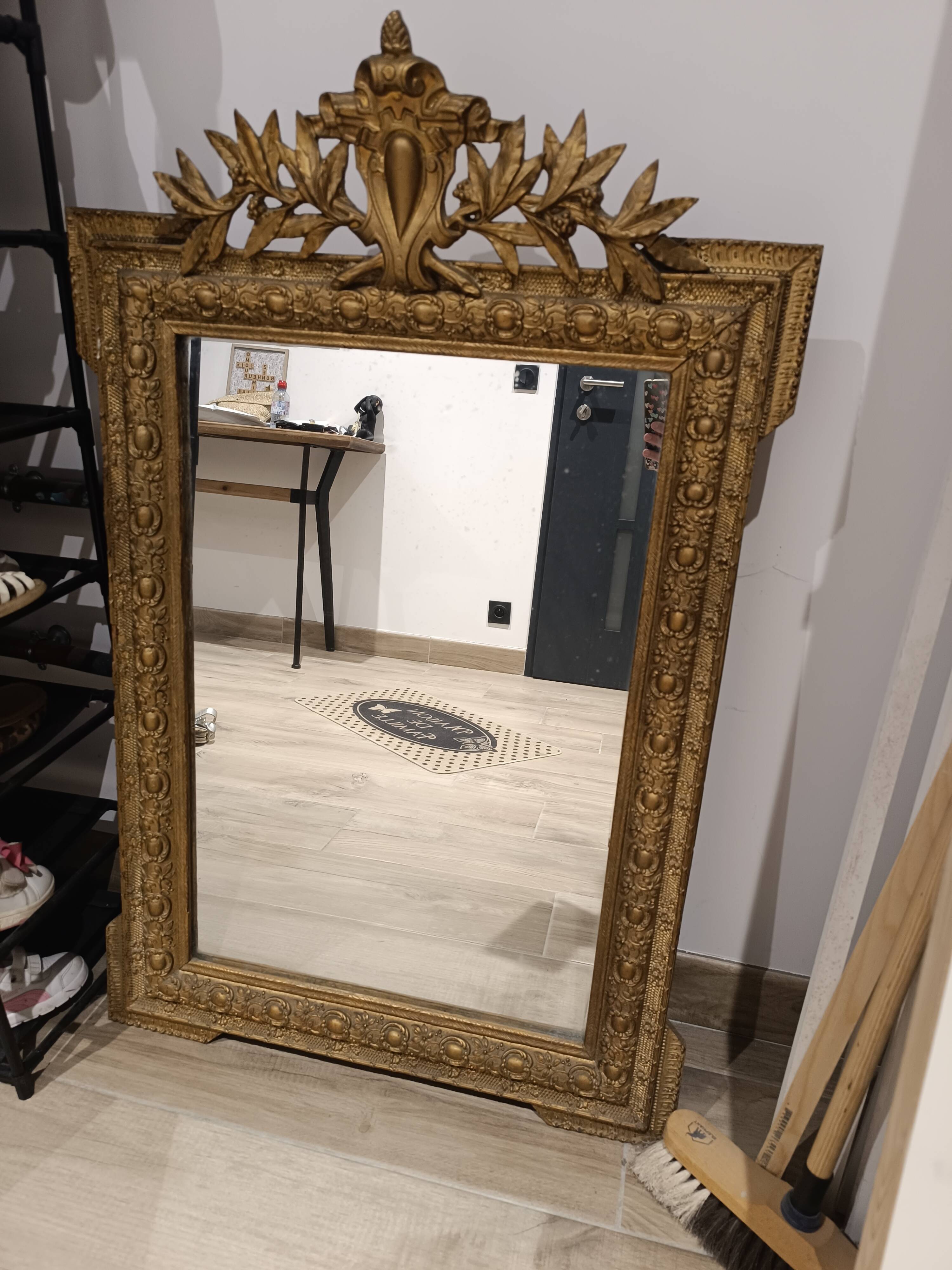 Antique mirror in Napoléon III style with a laurel pediment.