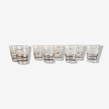 8 glasses with white granite band and gold edging from the 1950s