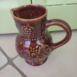 Lot 2 pitchers