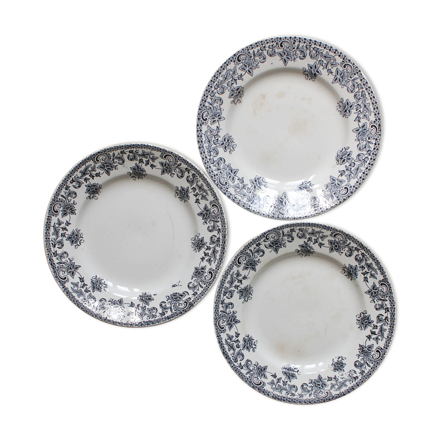 3 flat ironware plates, "Jane" model, Saint Amand