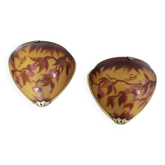 Pair of wall lights signed Gallé Tip, cherry and leaf decor, bronze frame, orange color,