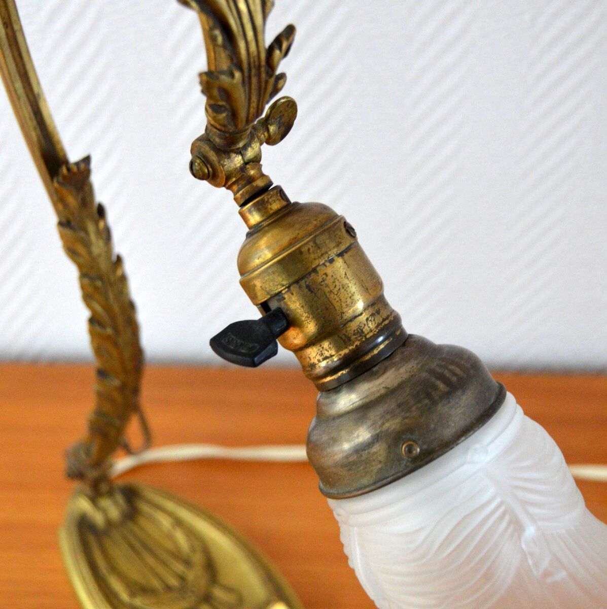 Bronze and opaline Art Nouveau lamp