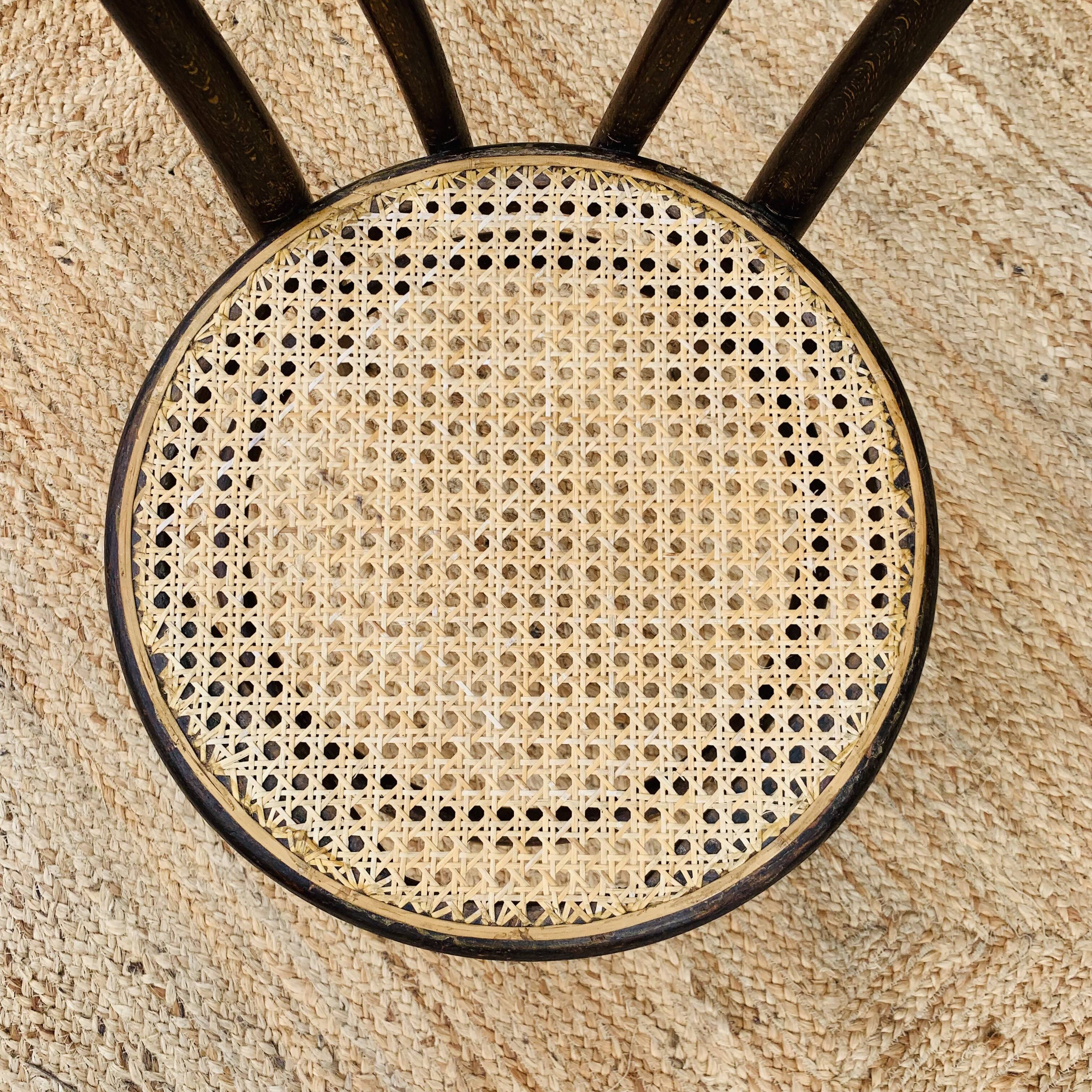 Chaise de bistrot cannée