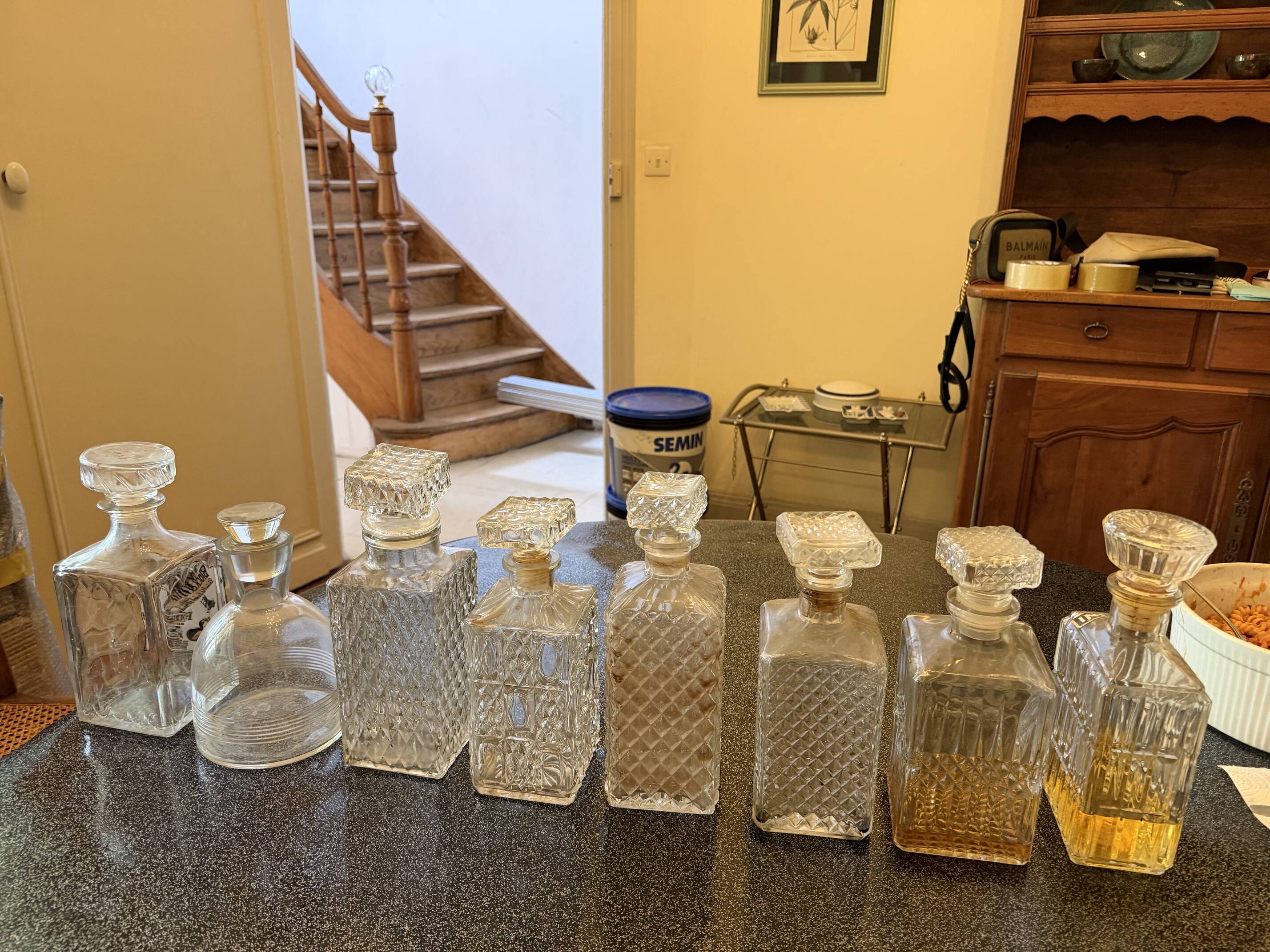 Full bar - 7 decanters / bottles for spirits