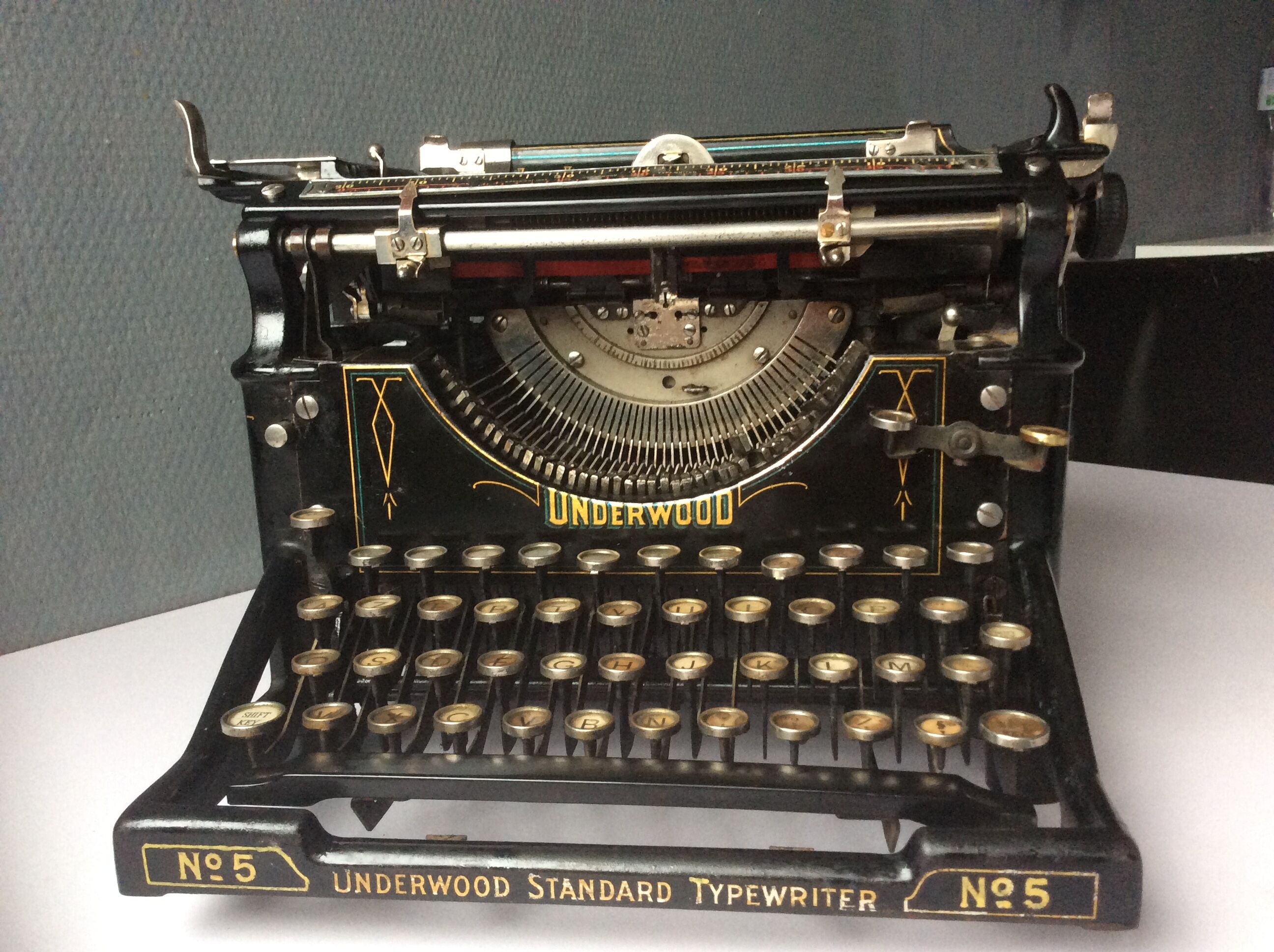 Old Underwood typewrite,r 1918