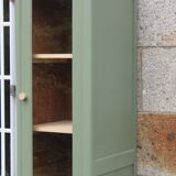 Vitrine haute vintage peinte en vert, rénovée