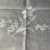Nappe blanche carrée organdi brodé 125 cm