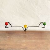 Porte-manteau/patère seventies, métal et bois vert-jaune-rouge