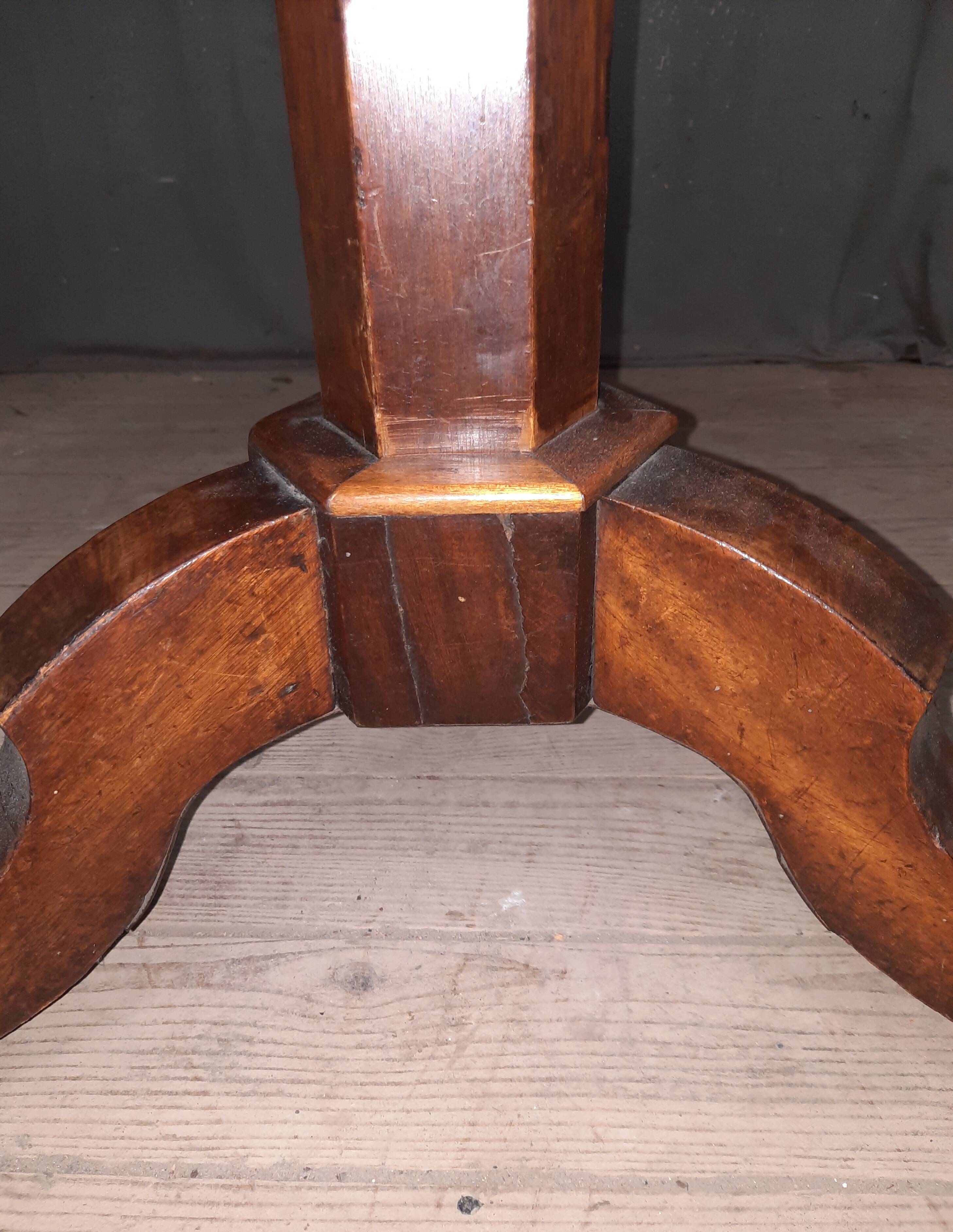 Nineteenth century pedestal table