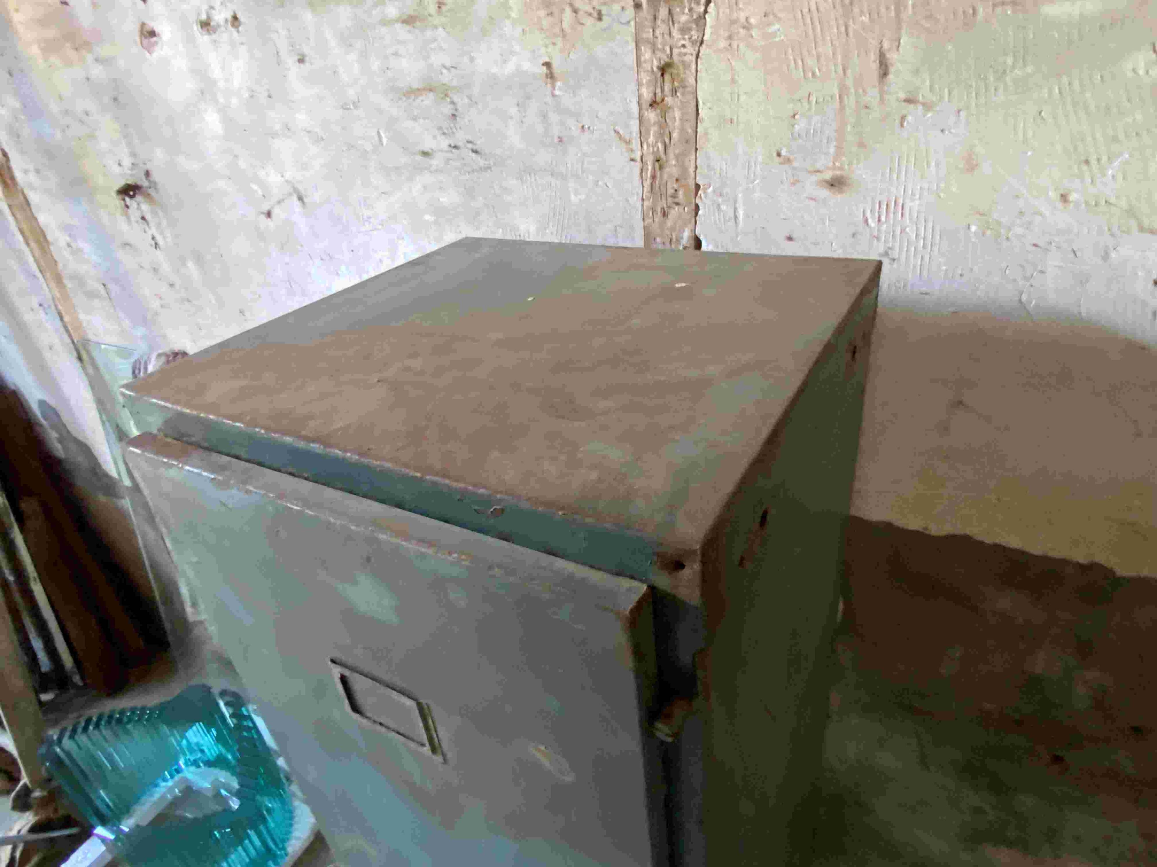 Industrial metal 1-door wardrobe unit 1950