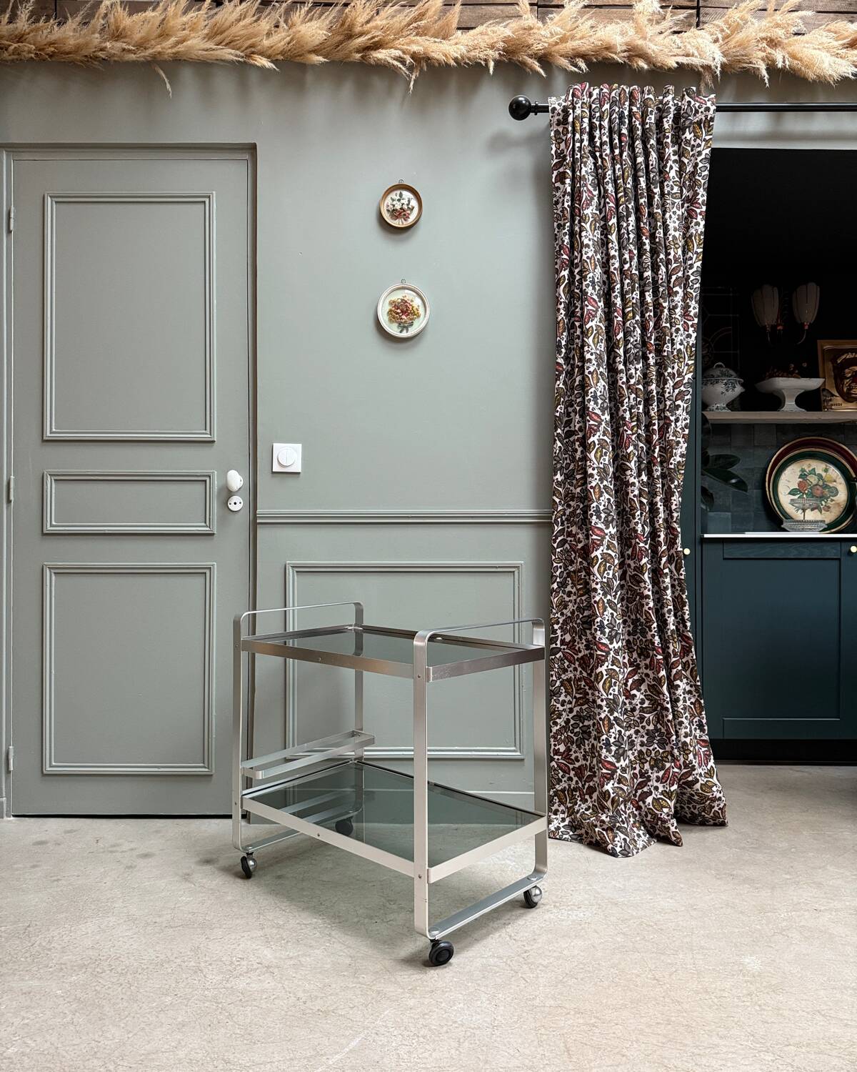 Vintage 70s serving cart in chromed metal and smoked glass