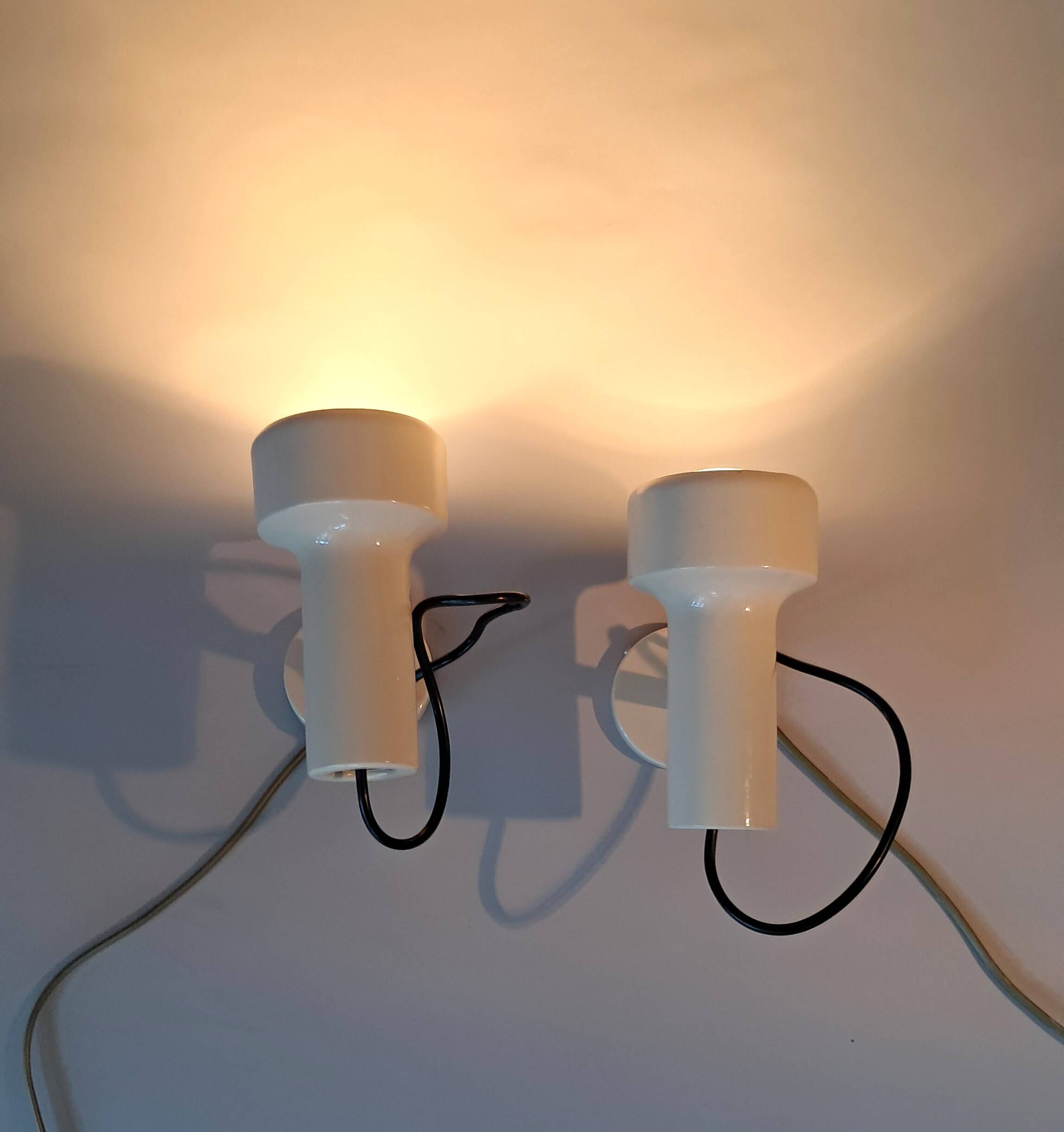 Pair of 1970 wall lights in beige lacquered aluminum.