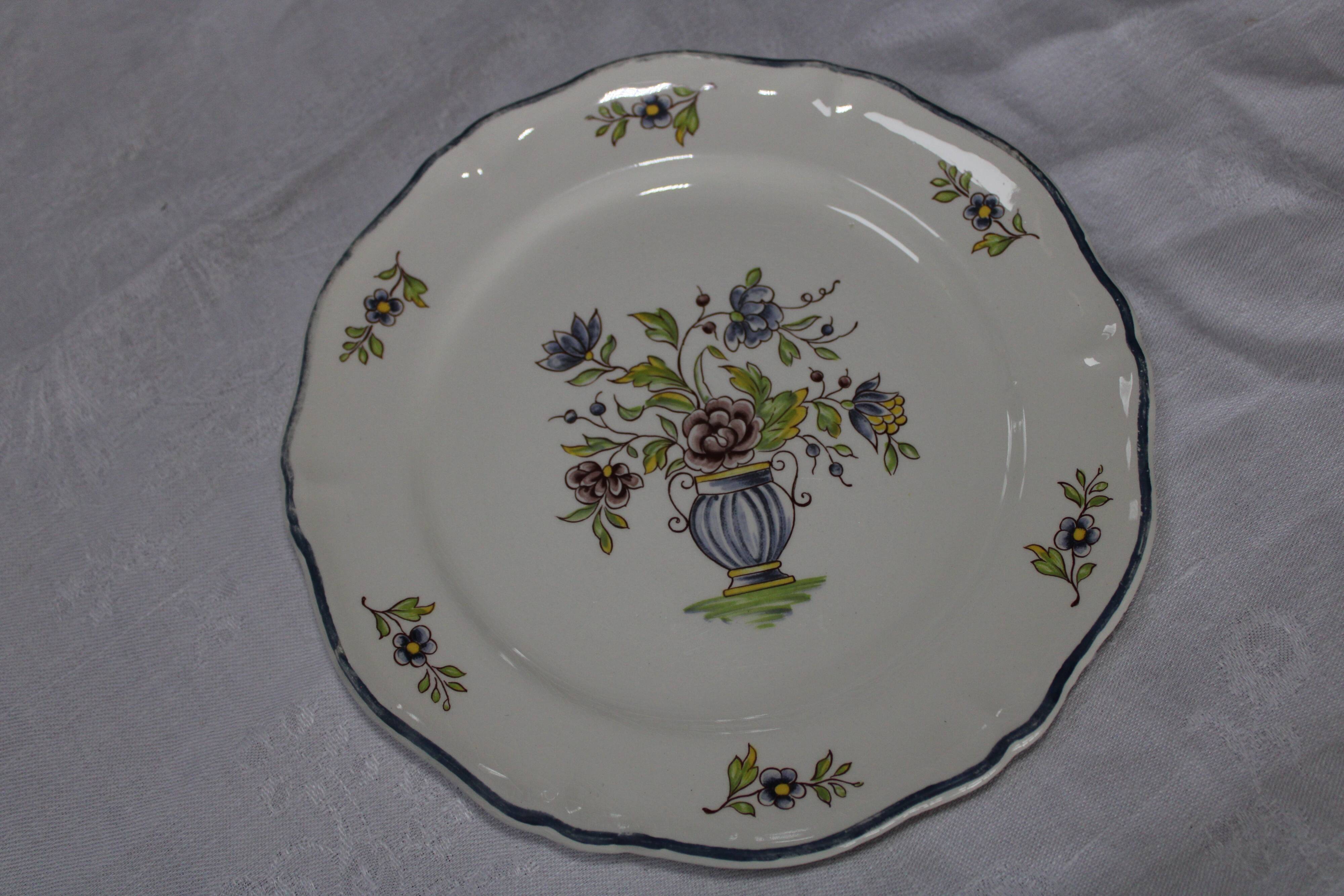 Service at Dessert Saint-Amand Vieux Delft