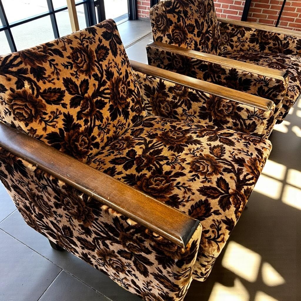 Set of 2 vintage floral armchairs