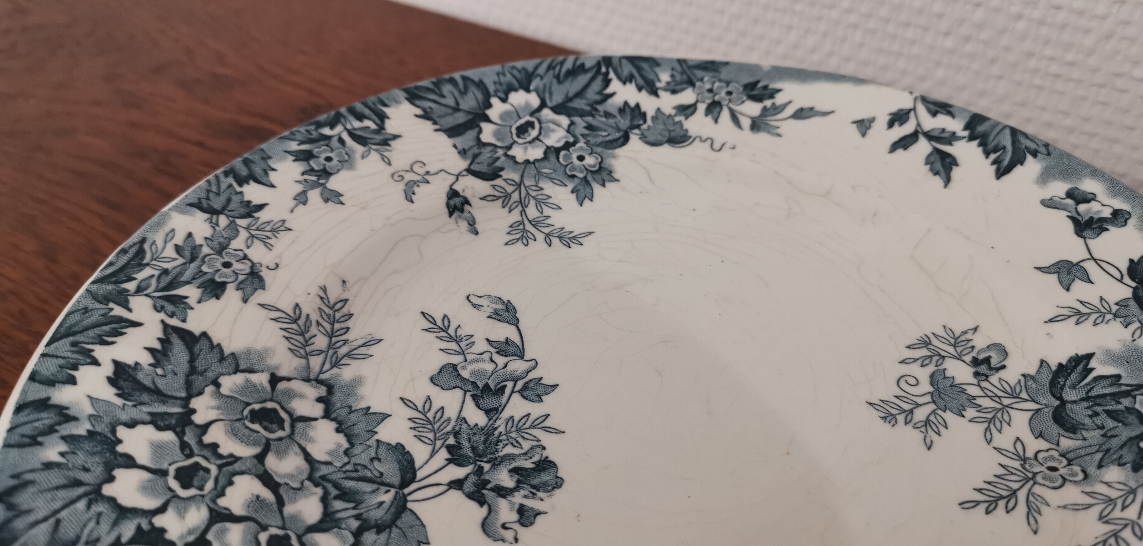 Compotier drageoir faience Saint Amand model Marie Louise signed