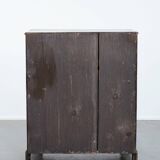 Charmant et intemporel meuble-commode ancien en chêne anglais du début du XIXe siècle, avec deux portes et une serrure fonctionnelle.