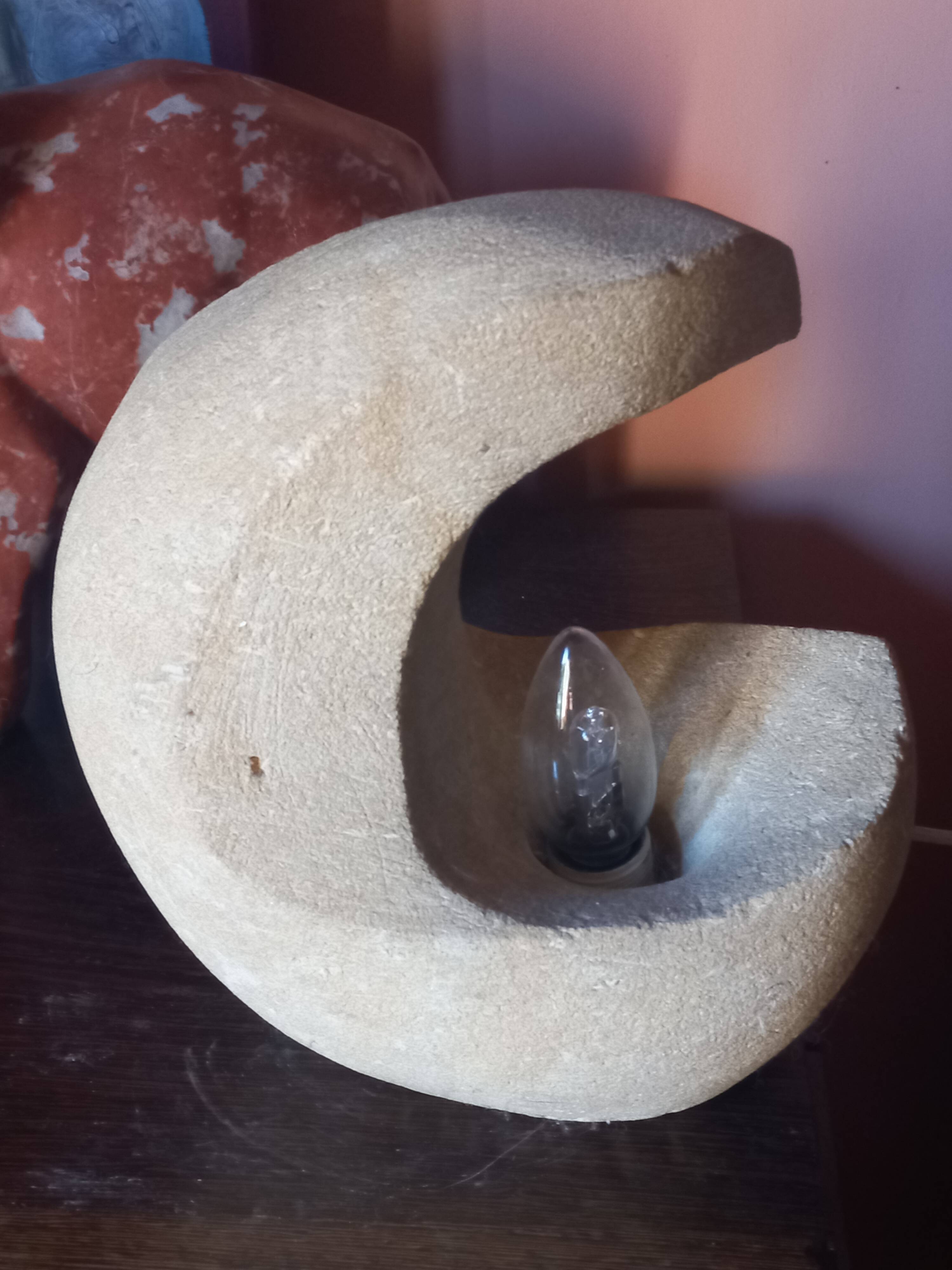 Sculpted stone lamp from the 1970s, signed.