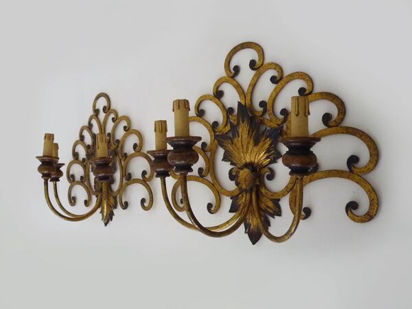 Grande paire d'appliques murales italiennes en fer forgé doré 3 feux. 50