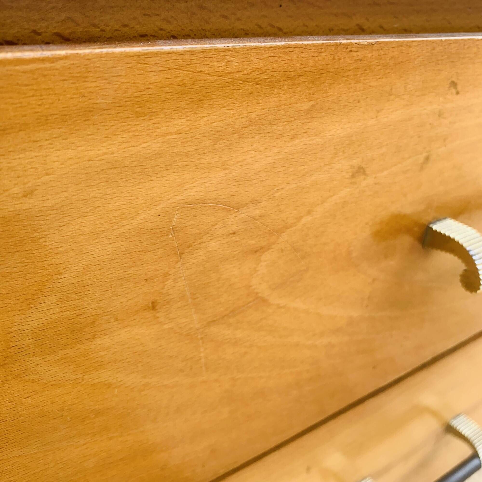 Vintage chest of drawers with 4 drawers from the 1960s.