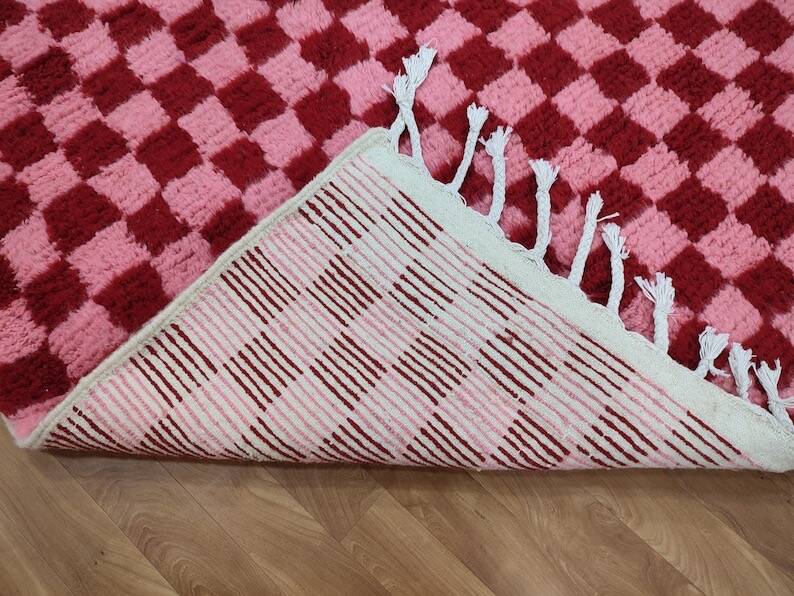 Handwoven natural wool rug, size 2/3 m.