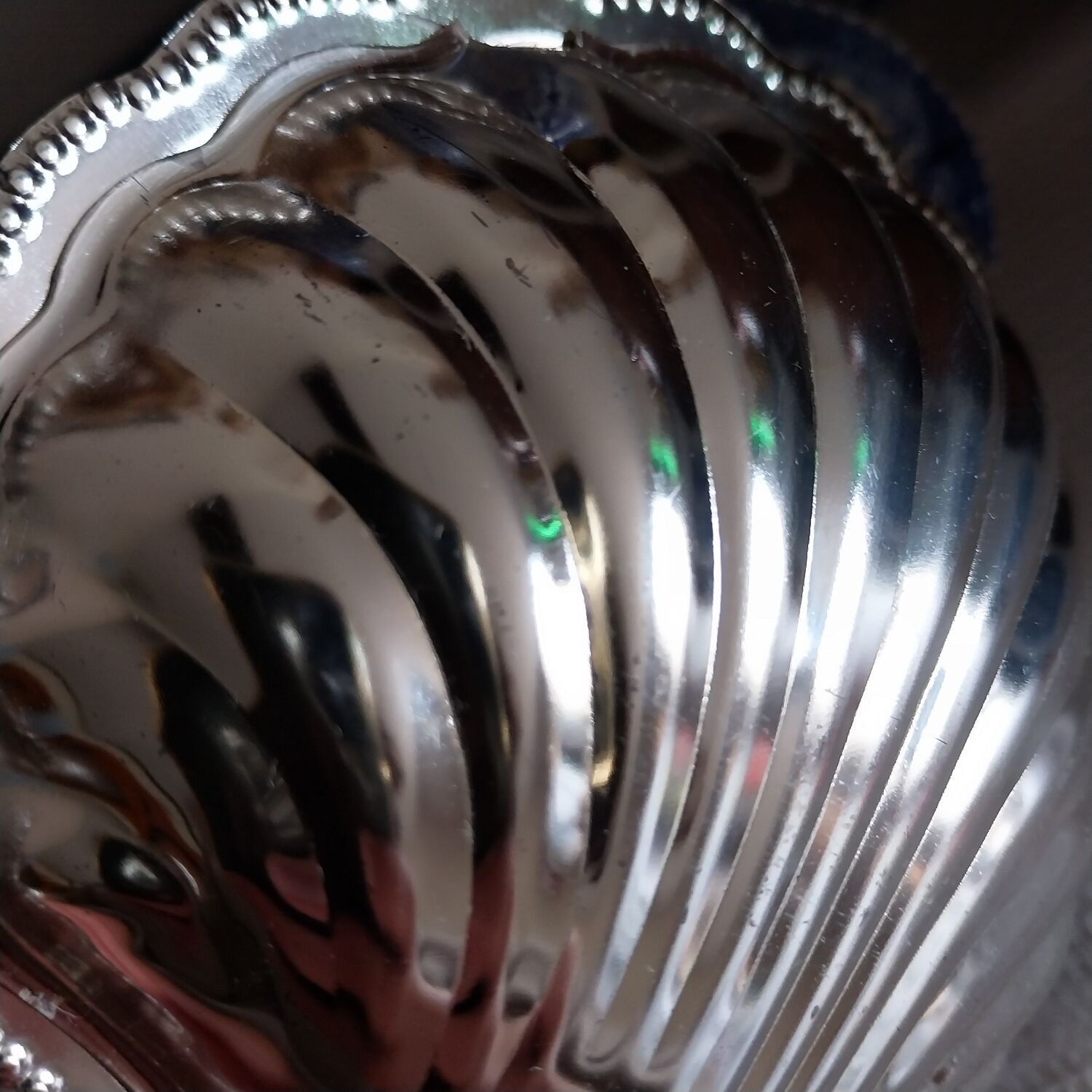 Shell-shaped silver-plated butter dish Jacques made in England.