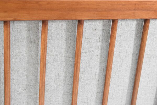 Canapé deux places beige de style scandinave