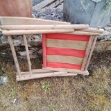 Fauteuil de jardin ancien en bois et tissu rouge