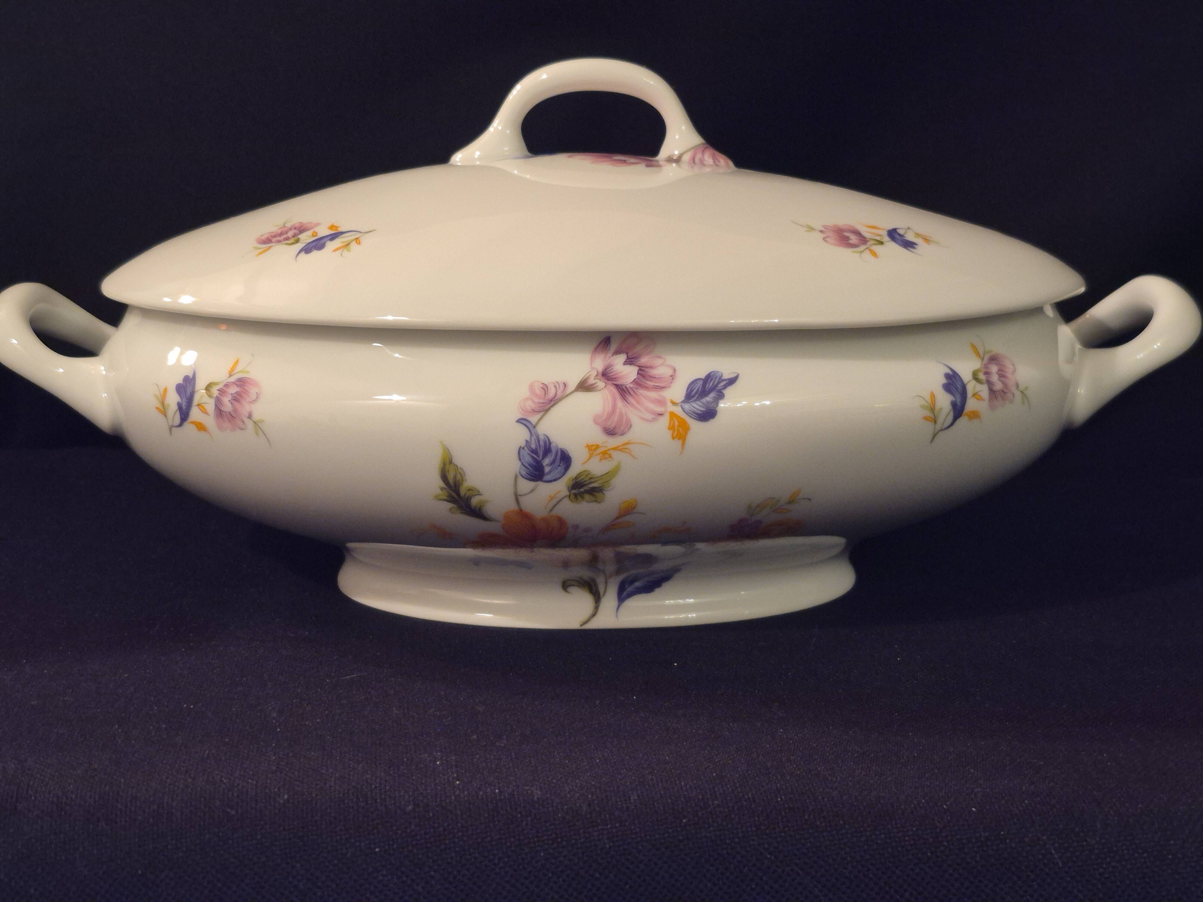 Oval soup tureen in Limoges porcelain, Salmon and Co (A525)