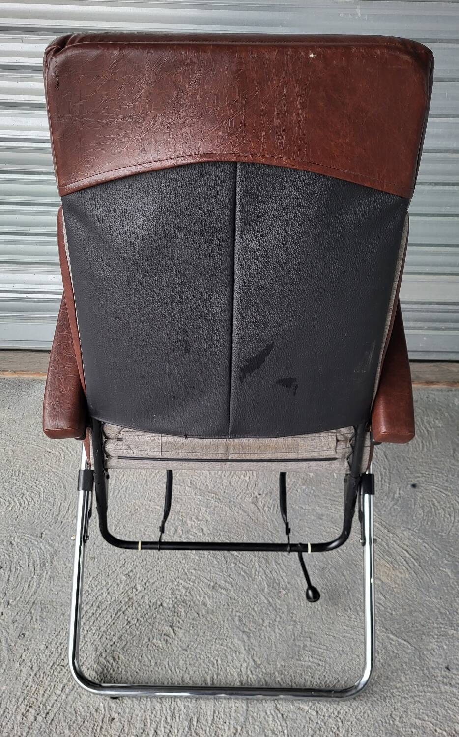LAMA Vintage Relaxing Lounge Chair in Very Good Condition