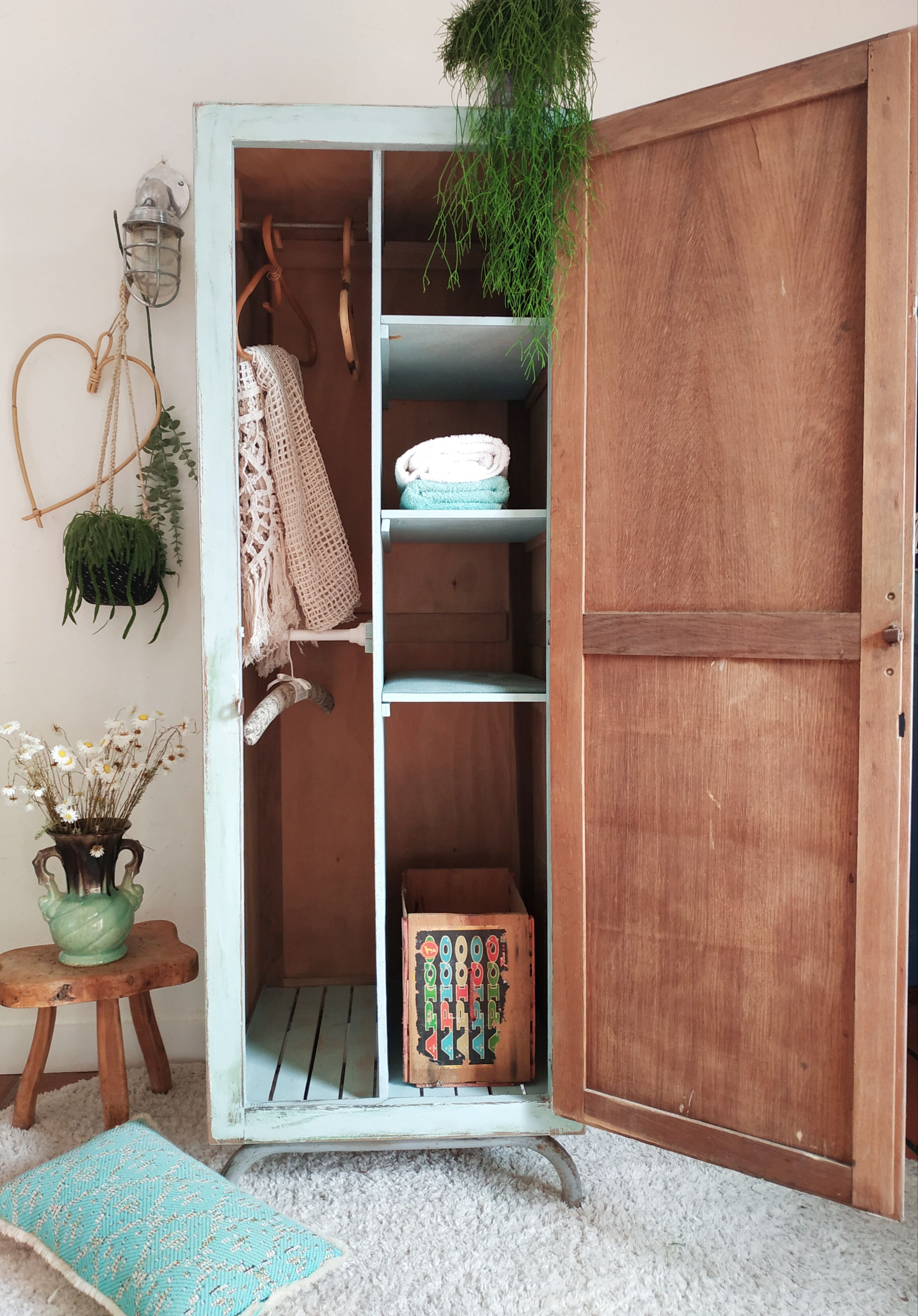 Armoire d'école vestiaire d'internat rénové années 50
