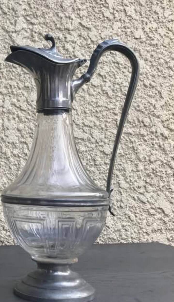 Set of wine decanters