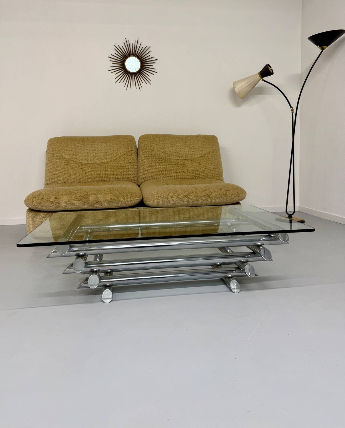 Ancien canapé 2 places convertible en velour design des années 70 vintage