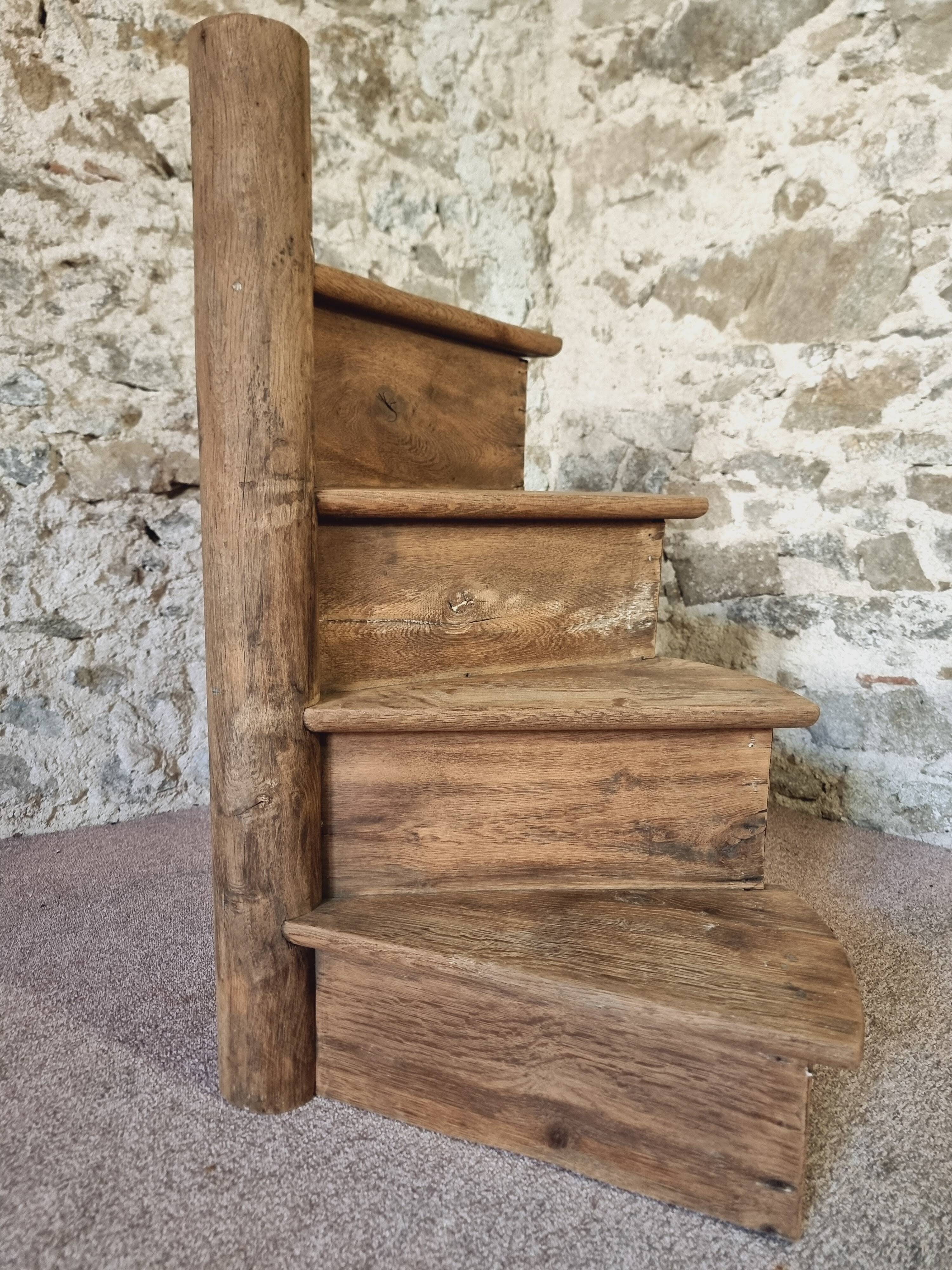 Segment of a spiral staircase in solid oak, early 19th century.