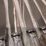 12 silver-plated dessert knives by Christofle Vendôme, 20.3cm