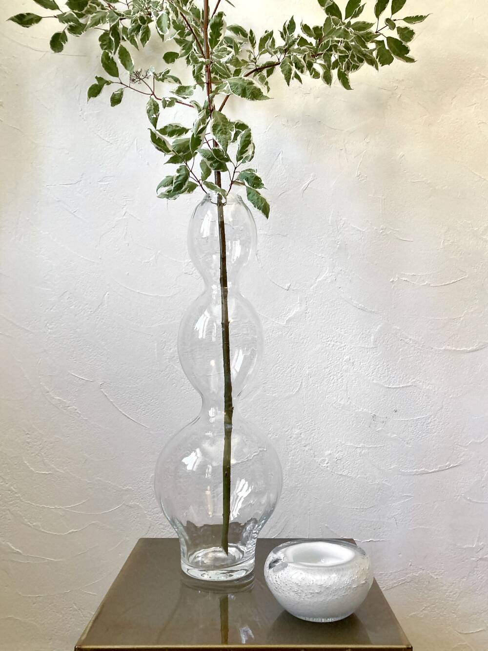 Large vase with 3 wavy glass balls