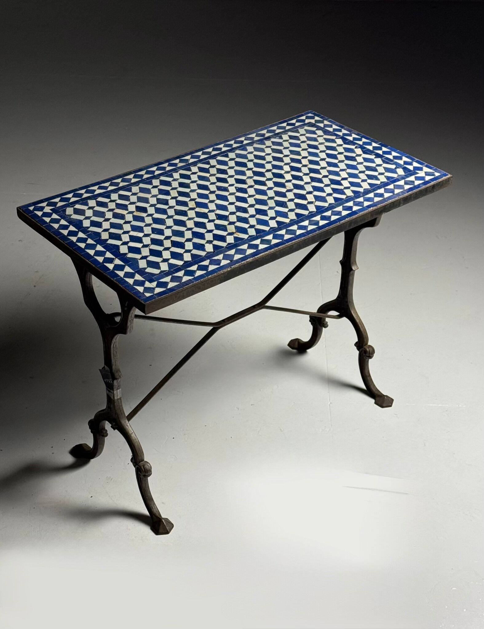 Table d'appoint en mosaïque et fonte