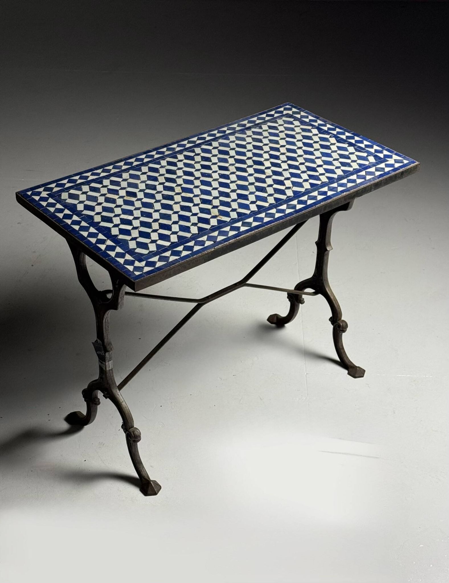 Table d'appoint en mosaïque et fonte