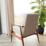 Fauteuil bouclé vintage bois couleur noyer tissu gris champagne design mid