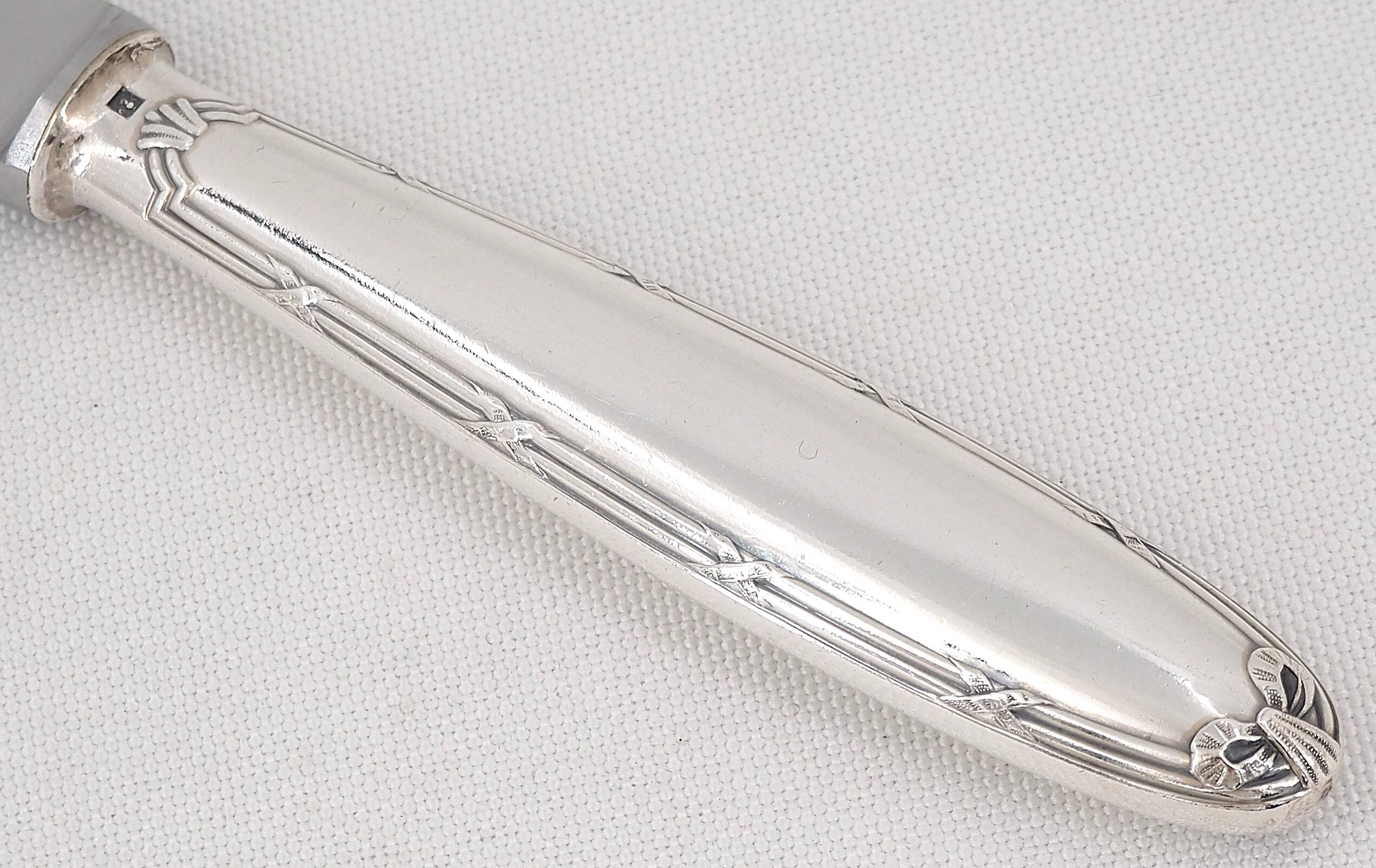 Christofle Rubans, 10 silver-plated table knives, in excellent condition.