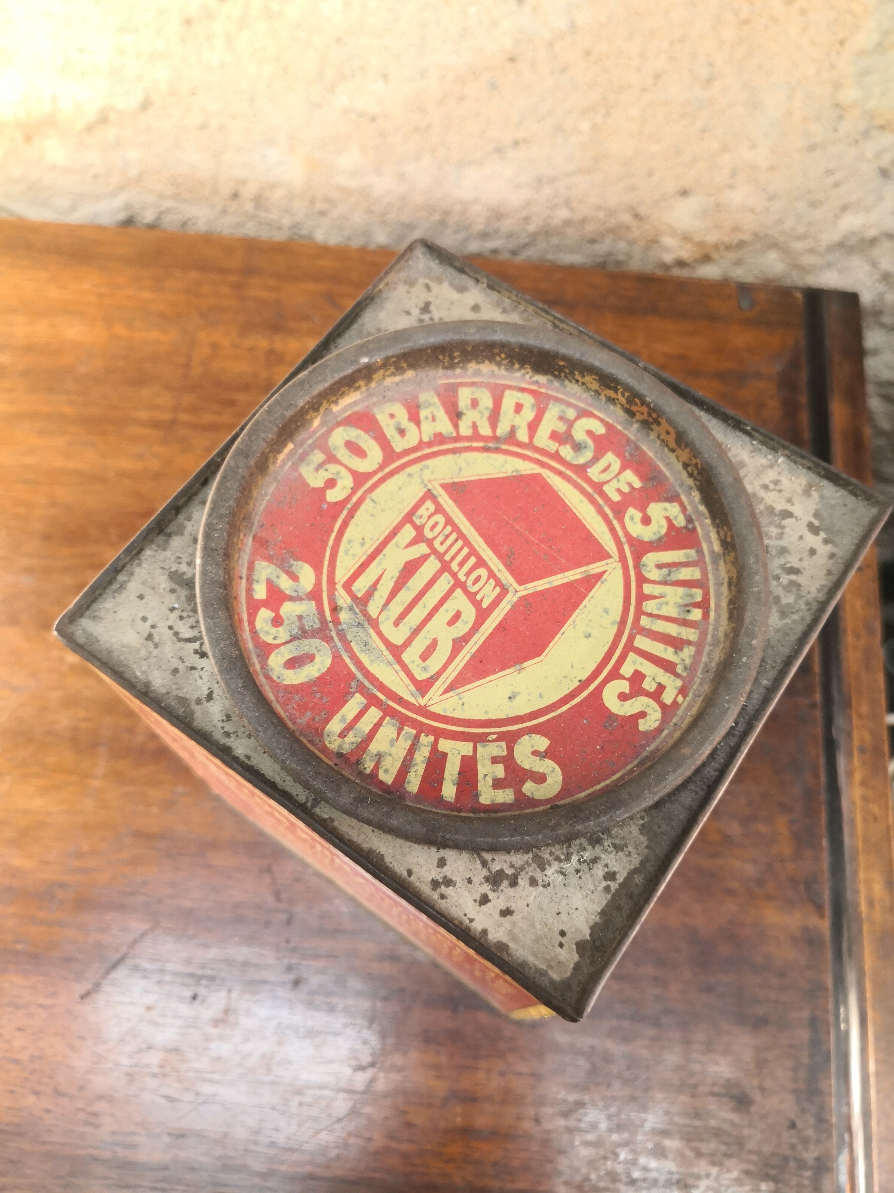 Boite bouillon KUB en métal Selency