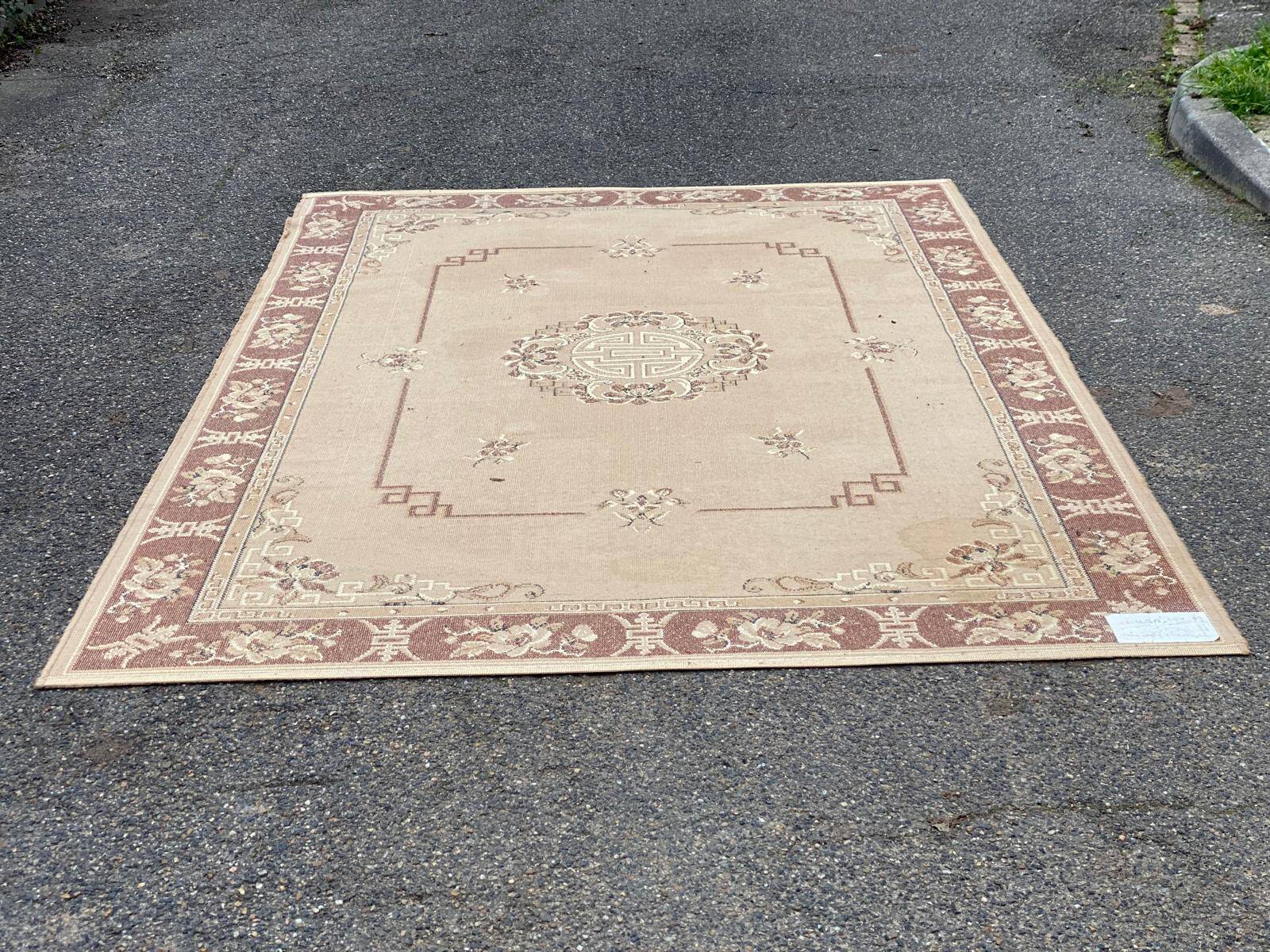 Persian rug in beige wool with woven flowers 290x190cm