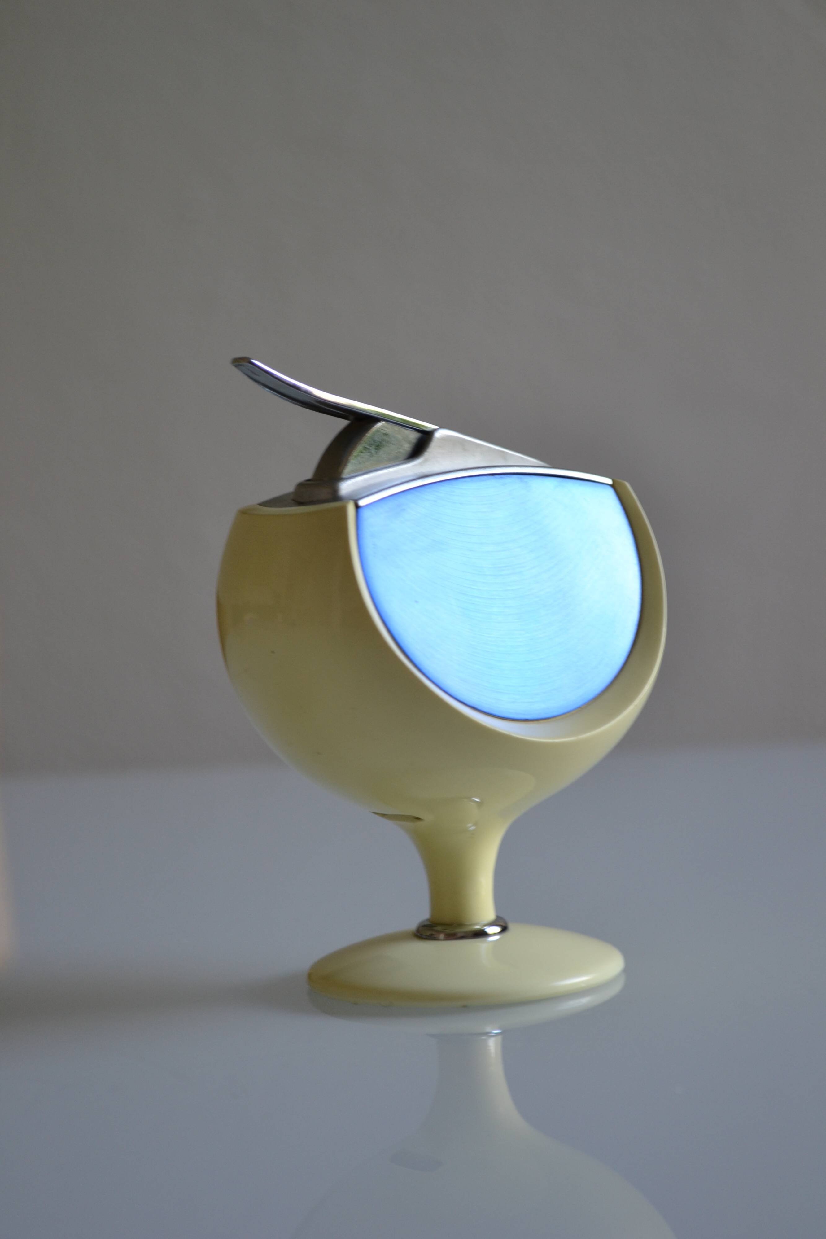 Maruman T26 Sharon table lighter Japan Space Age 1970 tulip base