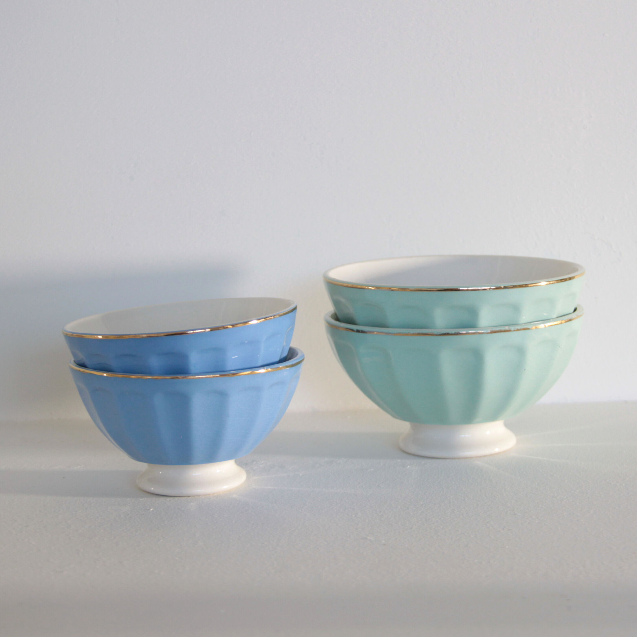Set of 4 ceramic bowls