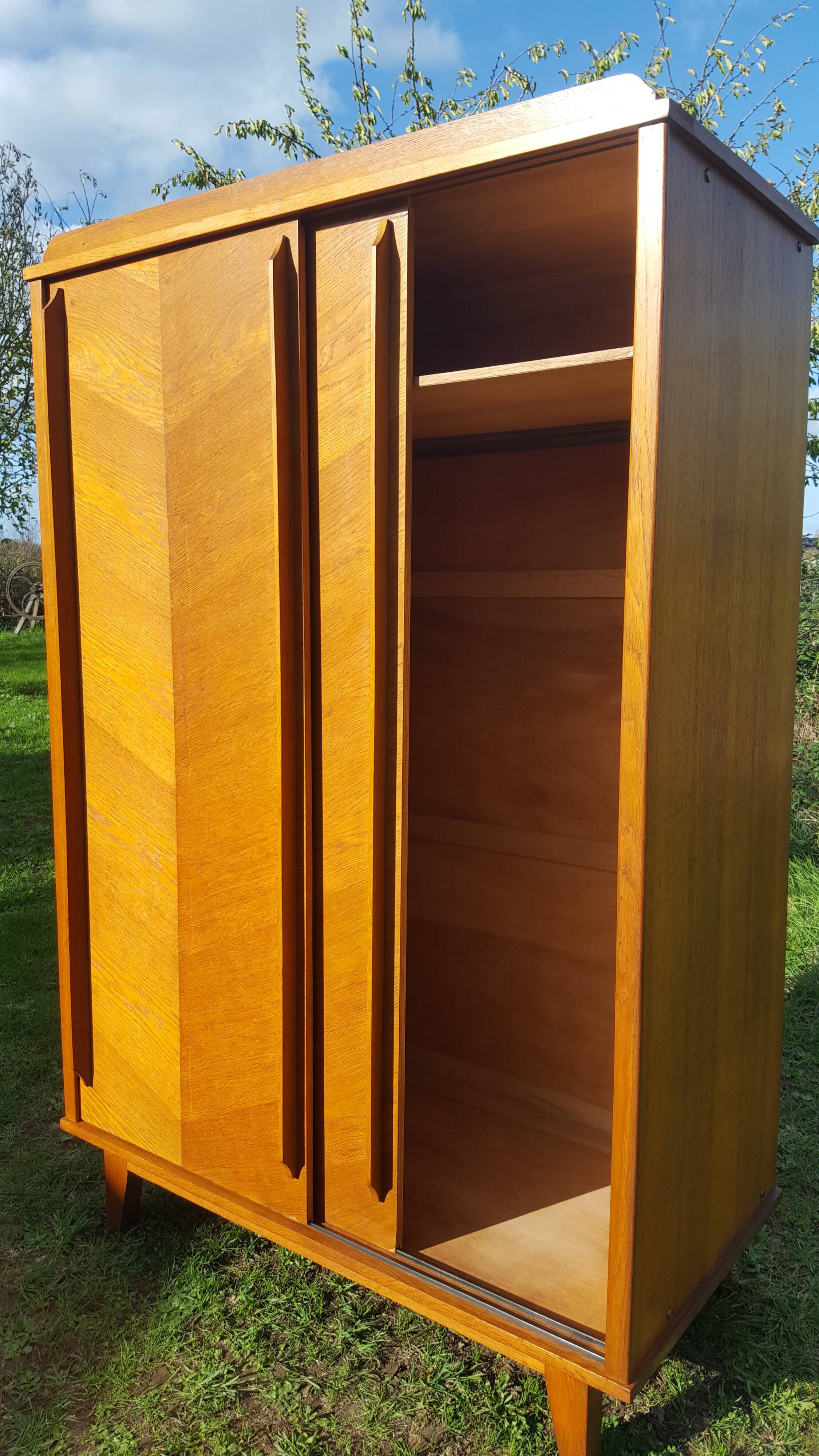 Scandinavian wardrobe foot compas vintage