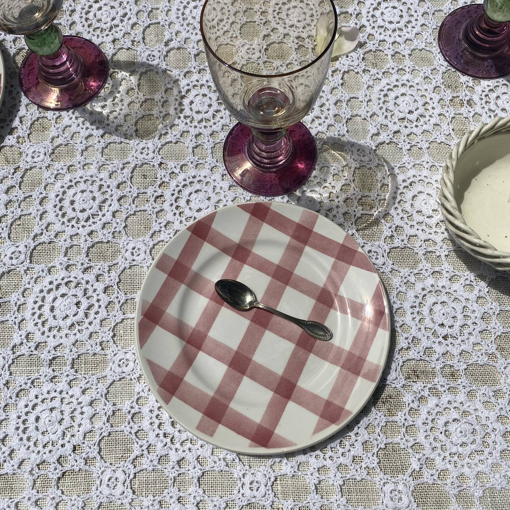 Moulin des Loups plates, "Torchon" checkered pink pattern, 1950s-60s.