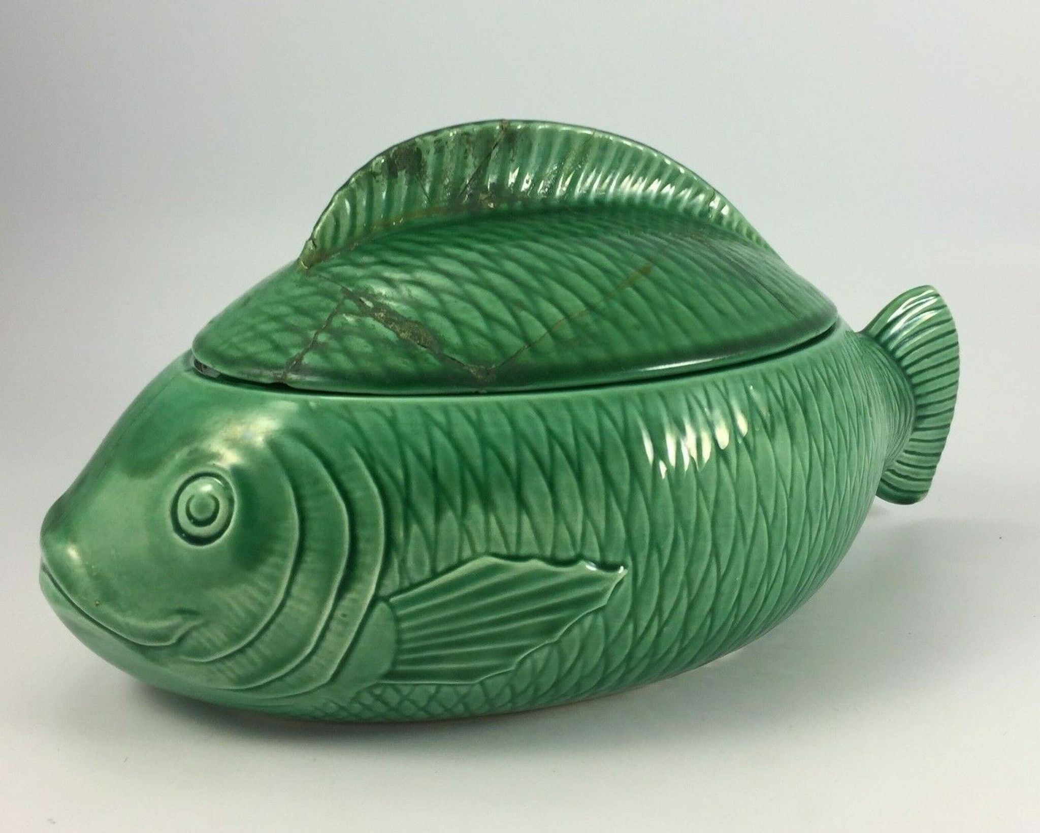 Part of service a fish Sarreguemines 22 pieces in faience green carp