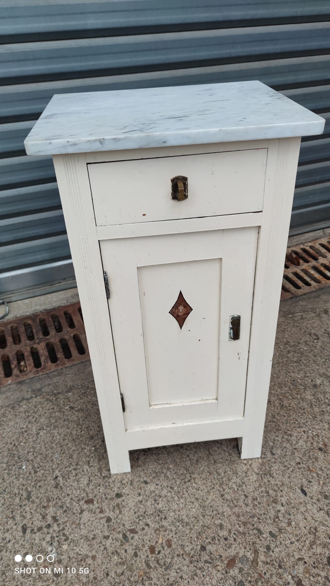 Meuble parisien en bois peint